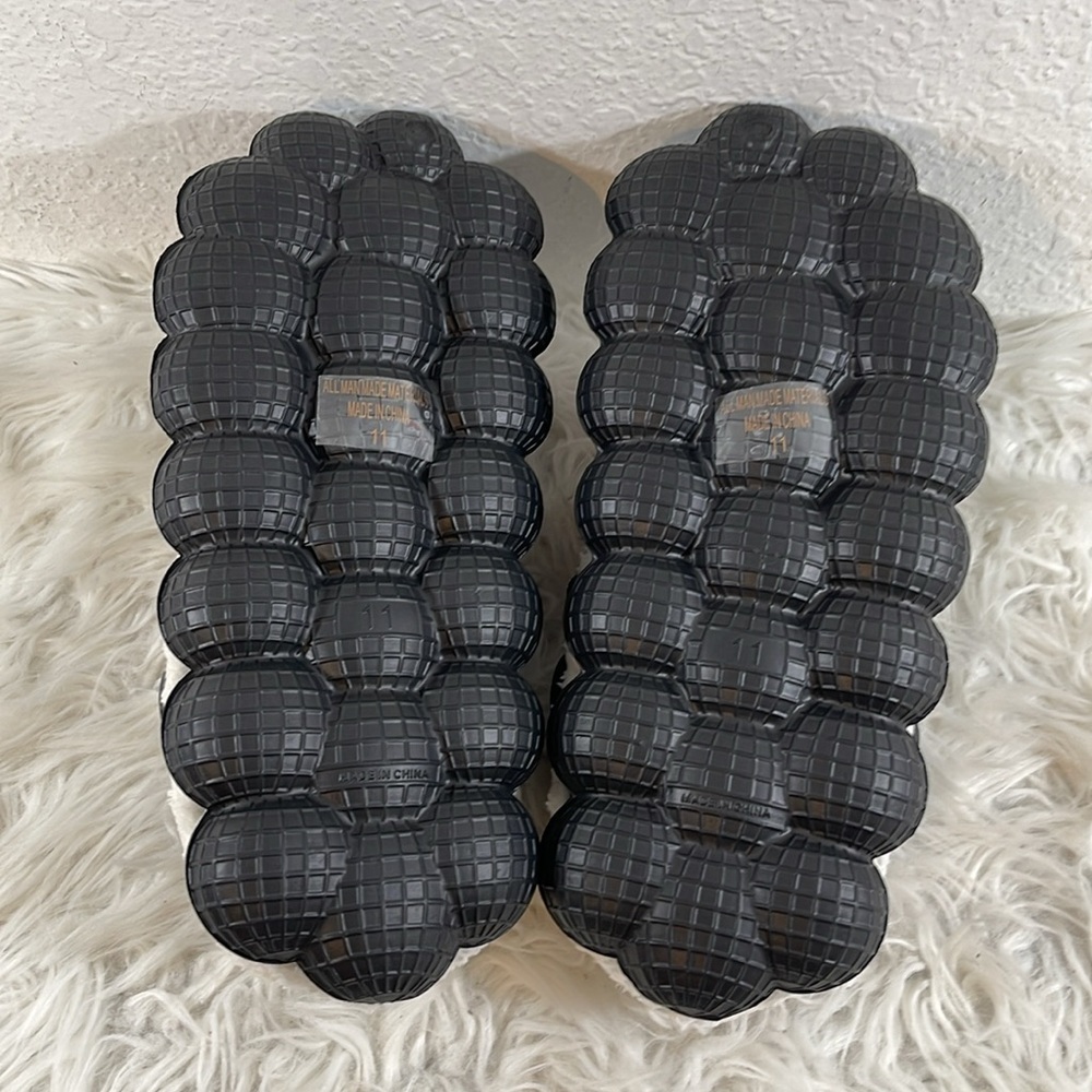 WILD DIVA Lounge Unique Fleece Lined Black Bubble Clogs with Fun Charms Size 11 - Picture 9 of 11